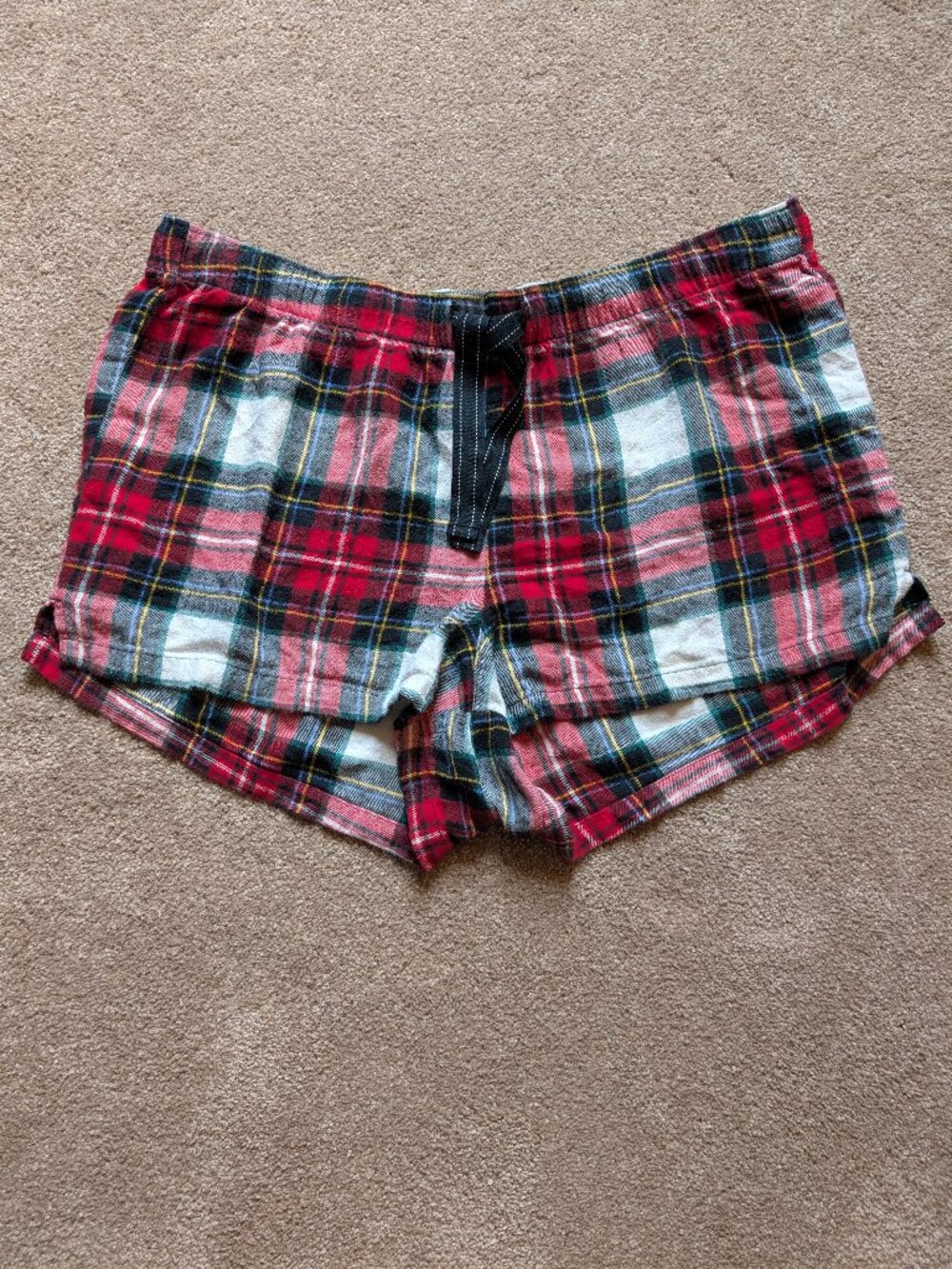 100% cotton plaid pajama shorts 2.5 inch inseam. large red black yellow white